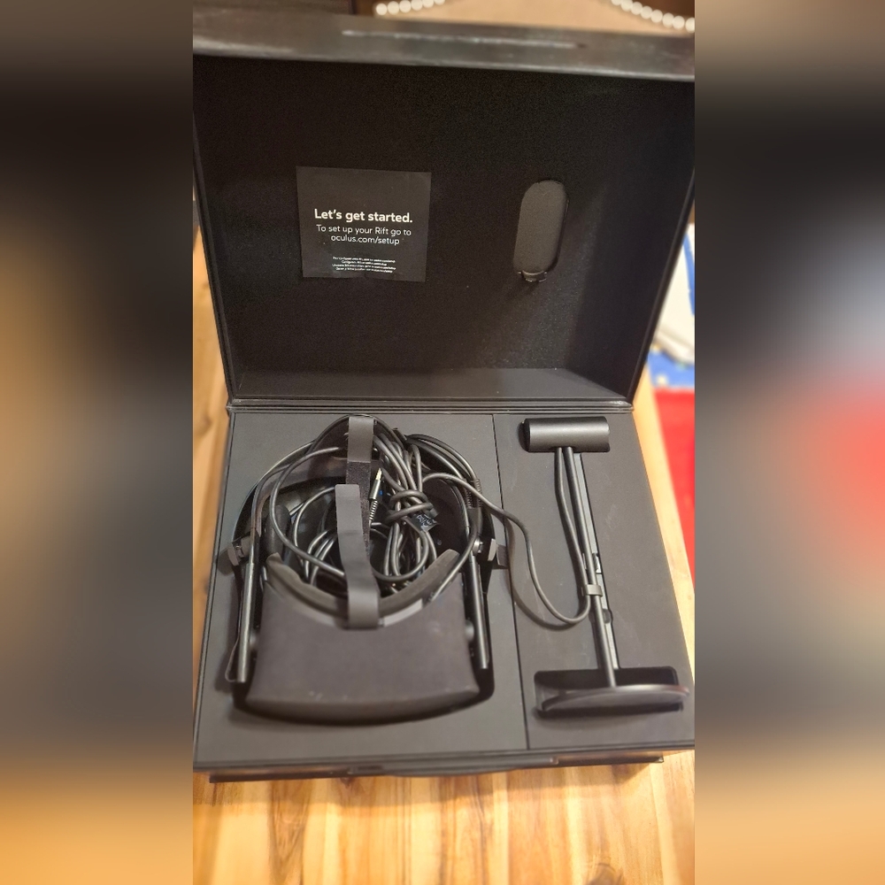 Oculus Rift S Virtual Reality HM-A Headset Pre-Owned Great Condition With Box